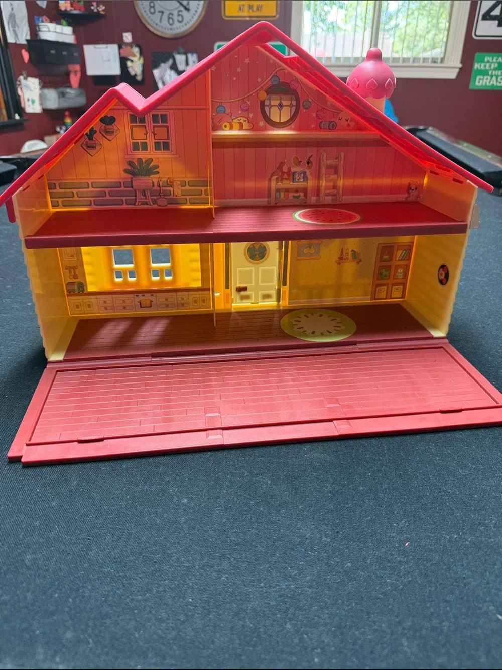 Bluey Family Home Playset Pack & Go Doll House No Furniture No Figures